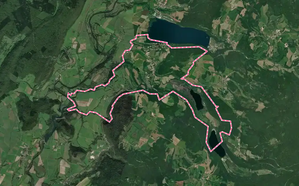 Vue satellite de Doucier avec ses contours administratifs