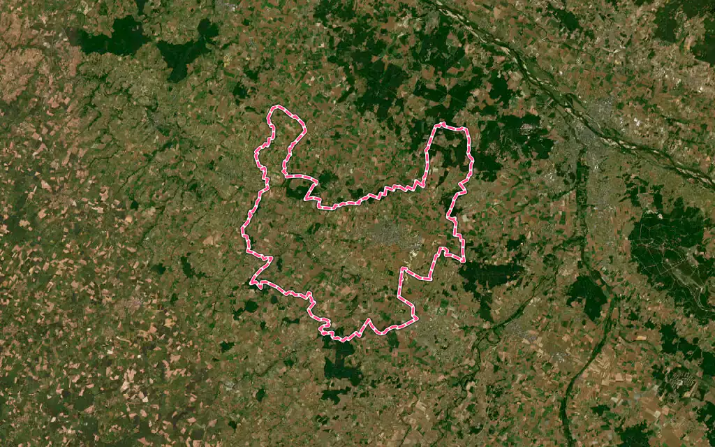 Vue satellite de Doué-en-Anjou avec ses contours administratifs