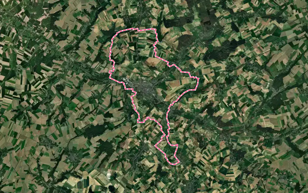 Vue satellite de Doullens avec ses contours administratifs