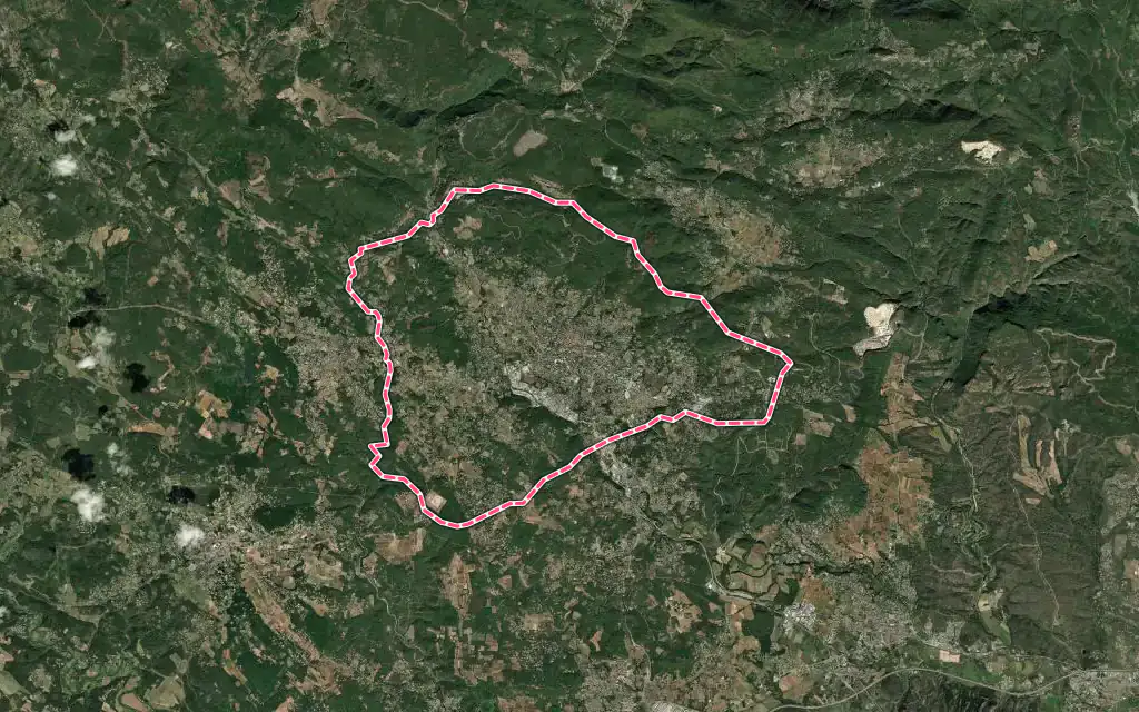 Vue satellite de Draguignan avec ses contours administratifs
