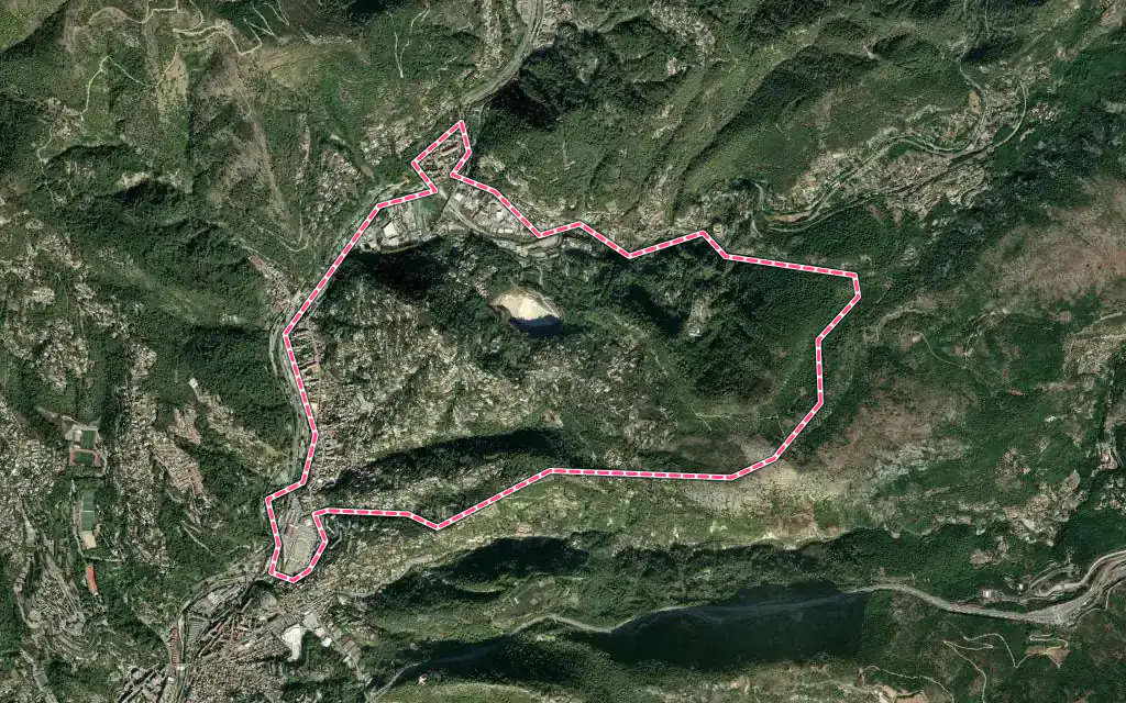 Vue satellite de Drap avec ses contours administratifs