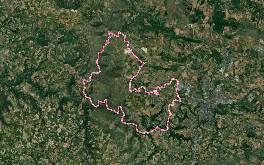Vue satellite de Druelle Balsac avec ses contours administratifs