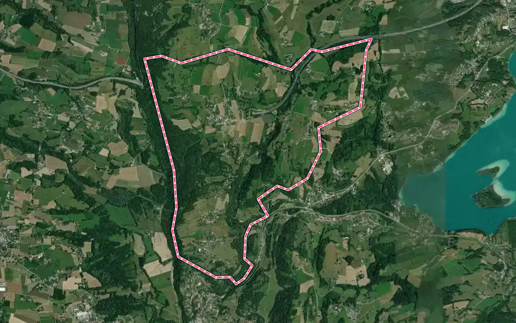 Vue satellite de Dullin avec ses contours administratifs