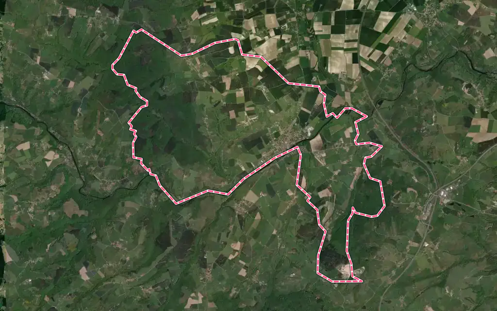 Vue satellite de Ébreuil avec ses contours administratifs