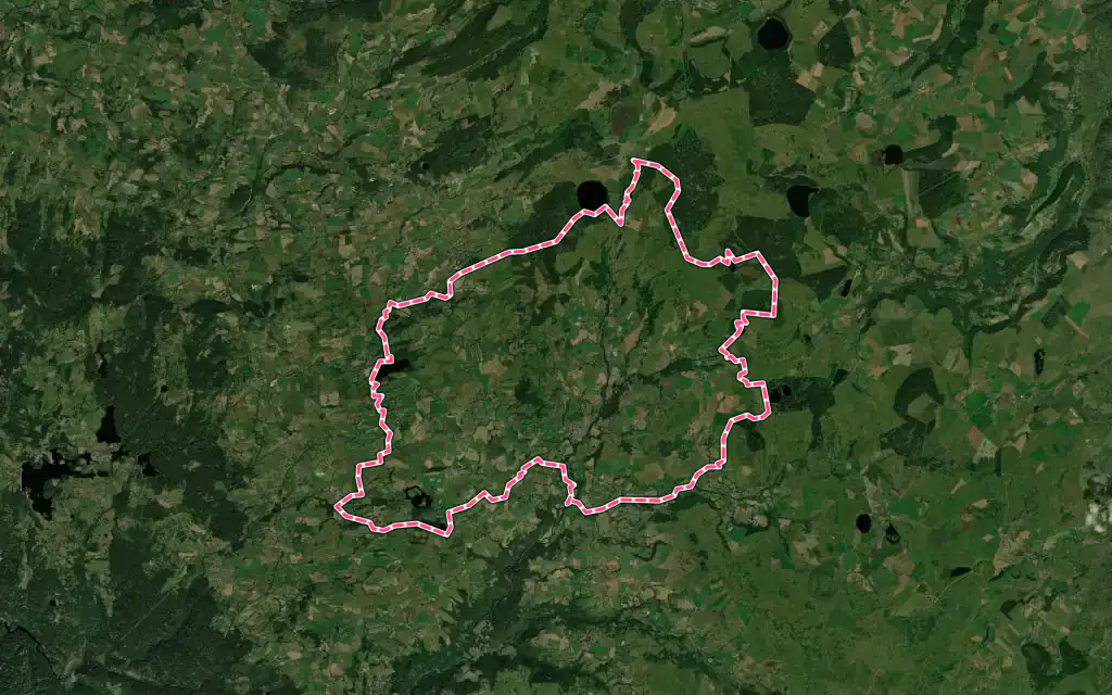 Vue satellite de Égliseneuve-d'Entraigues avec ses contours administratifs