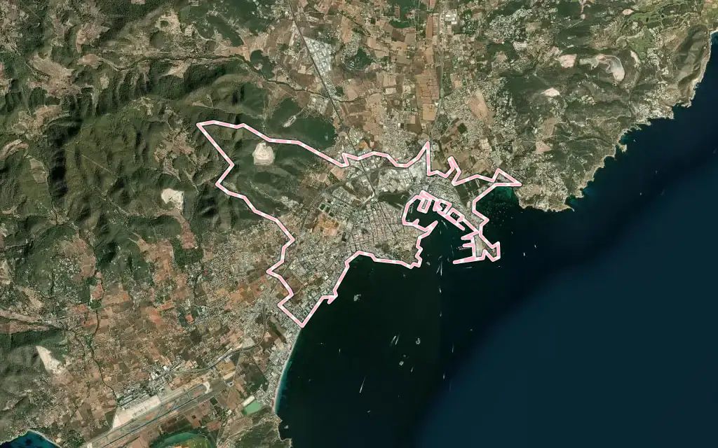 Vista satélite de Eivissa con su contorno administrativo