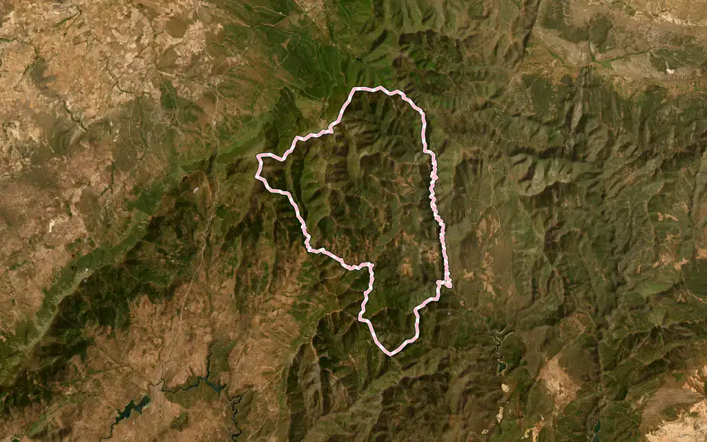 Vista satélite de El Cardoso de la Sierra con su contorno administrativo