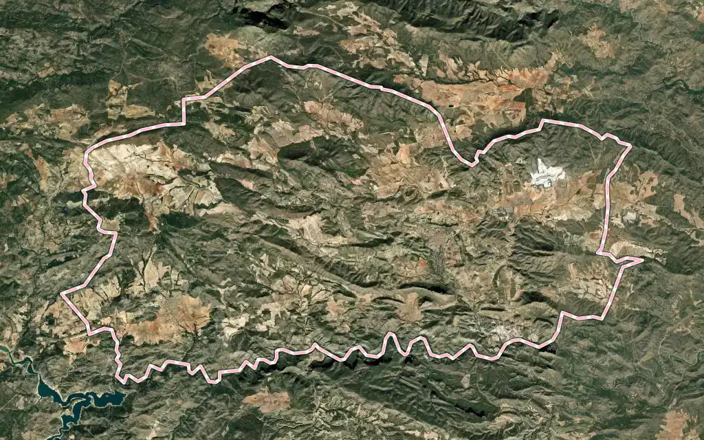 Vista satélite de Elche de la Sierra con su contorno administrativo