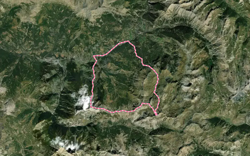 Vue satellite de Enchastrayes avec ses contours administratifs