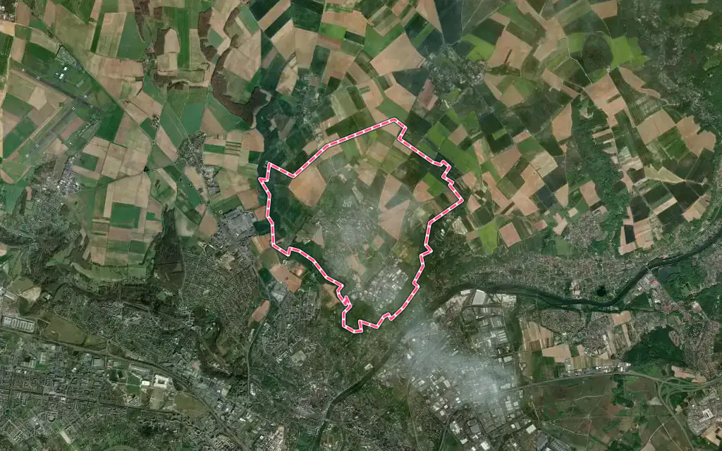 Vue satellite de Ennery avec ses contours administratifs