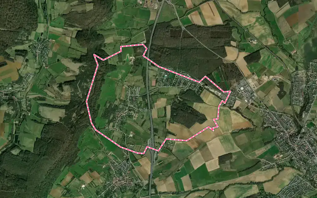 Vue satellite de Entrange avec ses contours administratifs