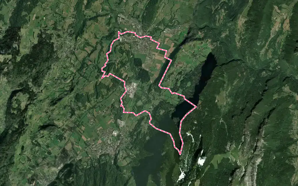 Vue satellite de Entre-deux-Guiers avec ses contours administratifs