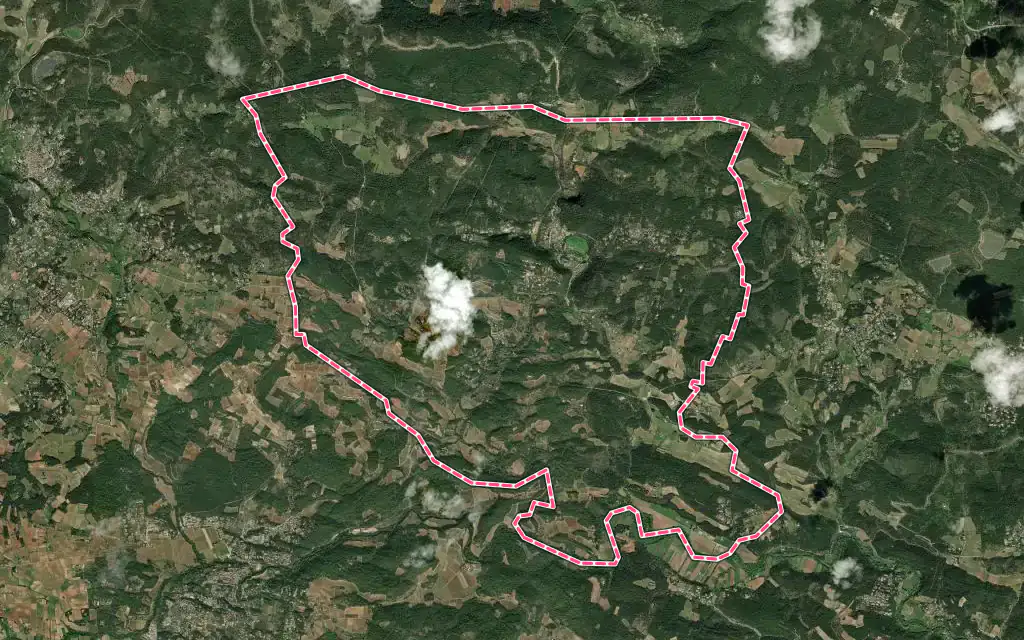 Vue satellite de Entrecasteaux avec ses contours administratifs