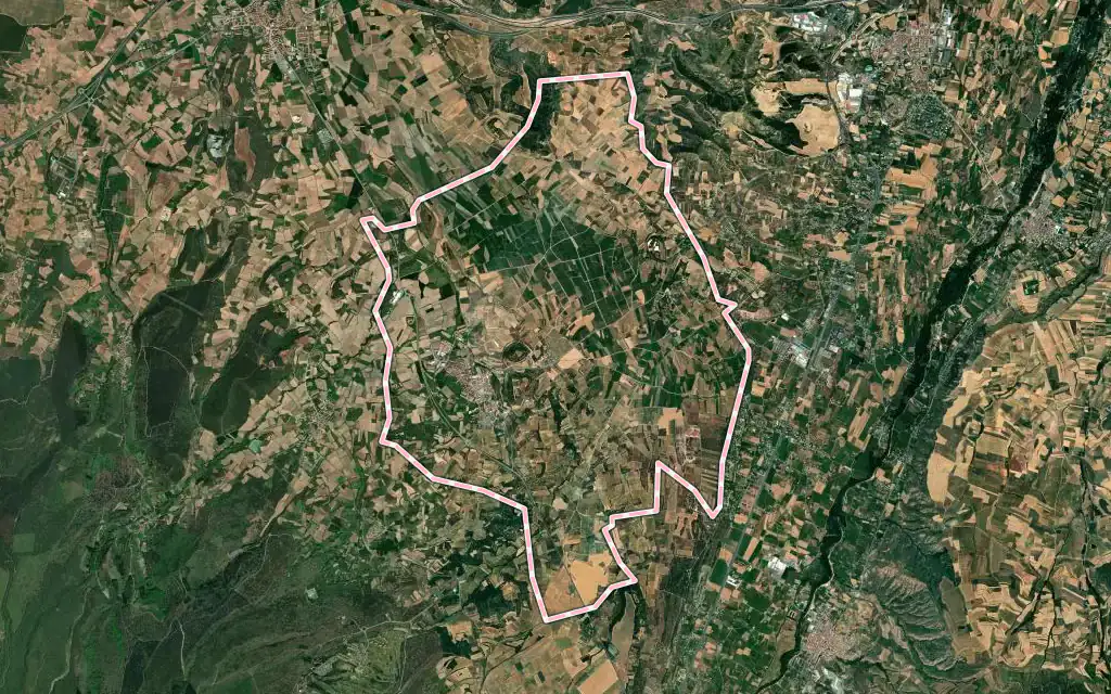 Vista satélite de Entrena con su contorno administrativo