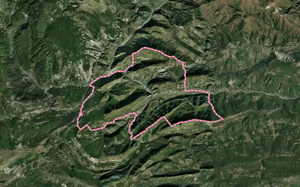 Vue satellite de Entrevaux avec ses contours administratifs