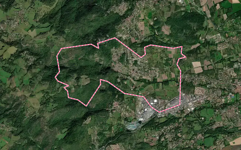 Vue satellite de Enval avec ses contours administratifs