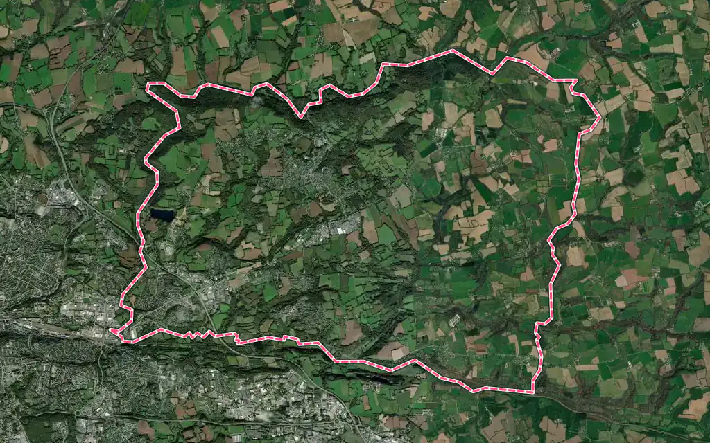 Vue satellite de Ergué-Gabéric avec ses contours administratifs
