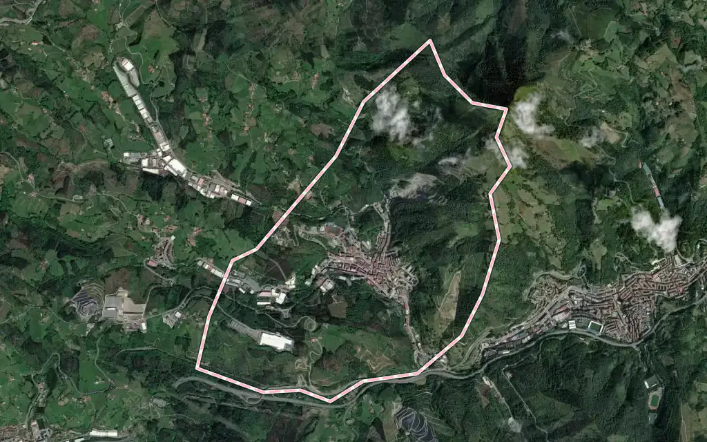 Vista satélite de Ermua con su contorno administrativo