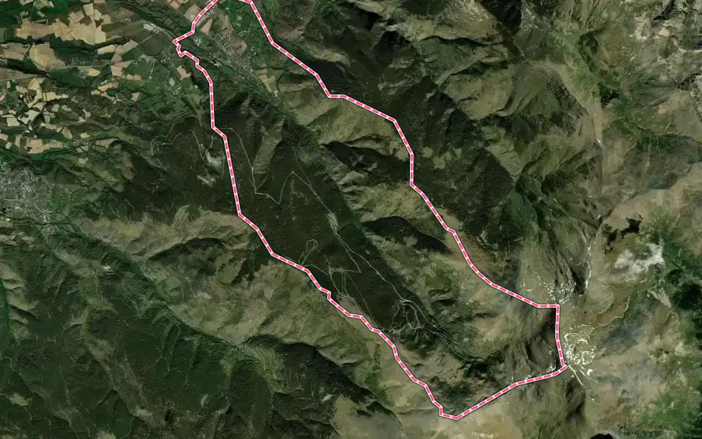 Vue satellite de Err avec ses contours administratifs