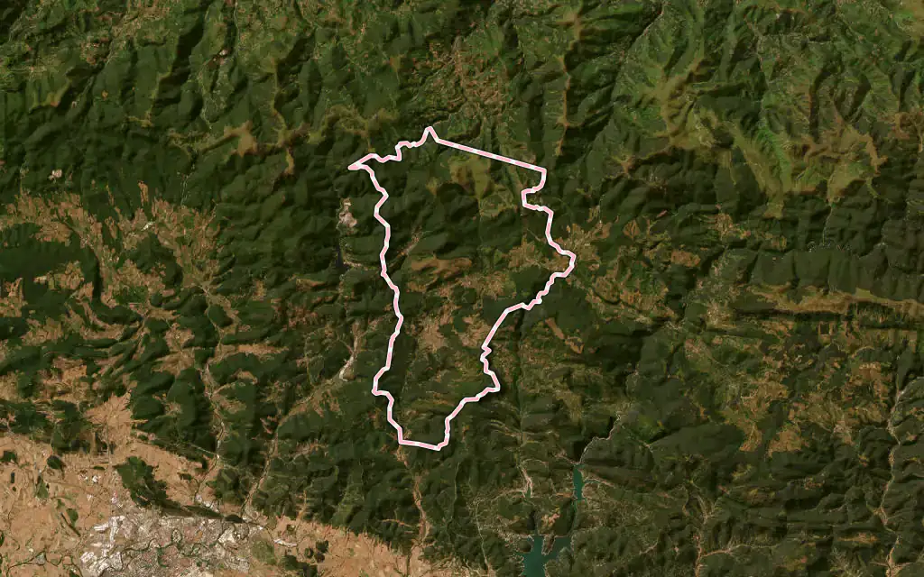 Vista satélite de Erro con su contorno administrativo