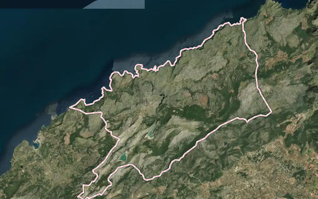 Vista satélite de Escorca con su contorno administrativo