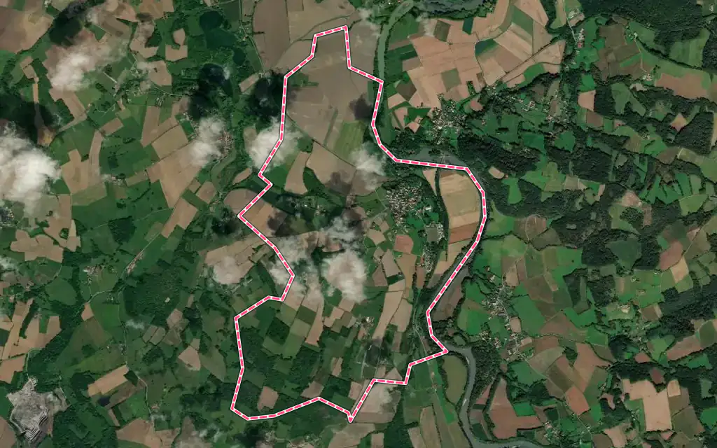 Vue satellite de Escos avec ses contours administratifs