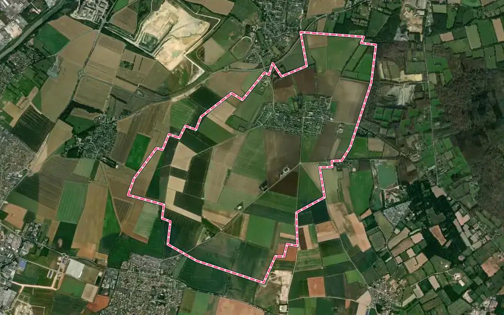 Vue satellite de Escoville avec ses contours administratifs