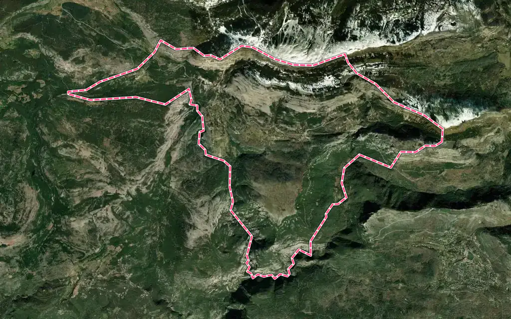 Vue satellite de Escragnolles avec ses contours administratifs