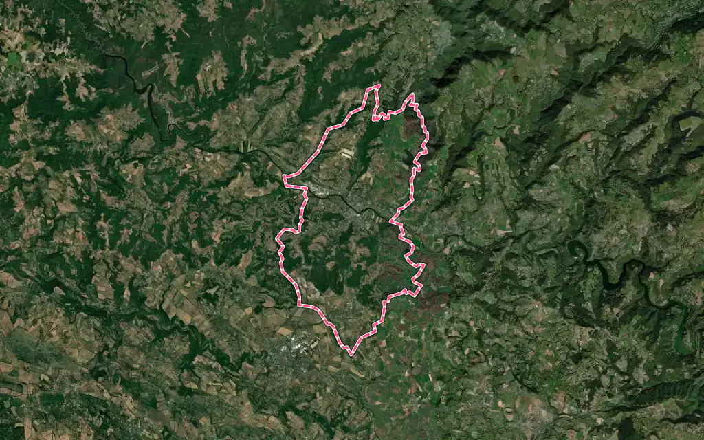 Vue satellite de Espalion avec ses contours administratifs