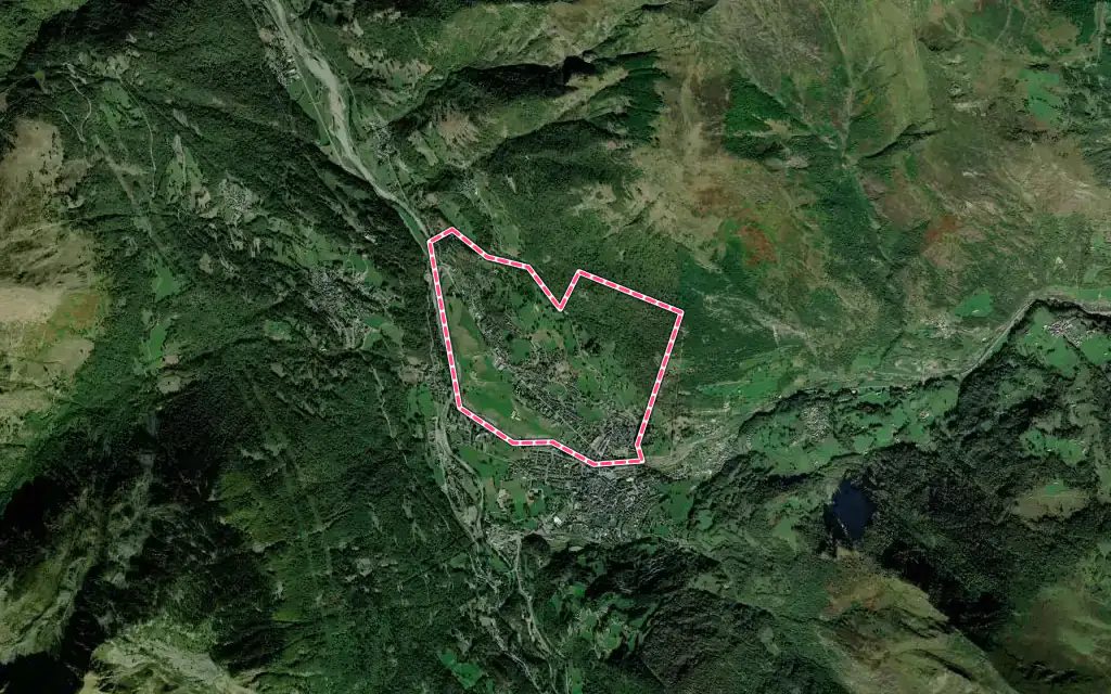 Vue satellite de Esquièze-Sère avec ses contours administratifs