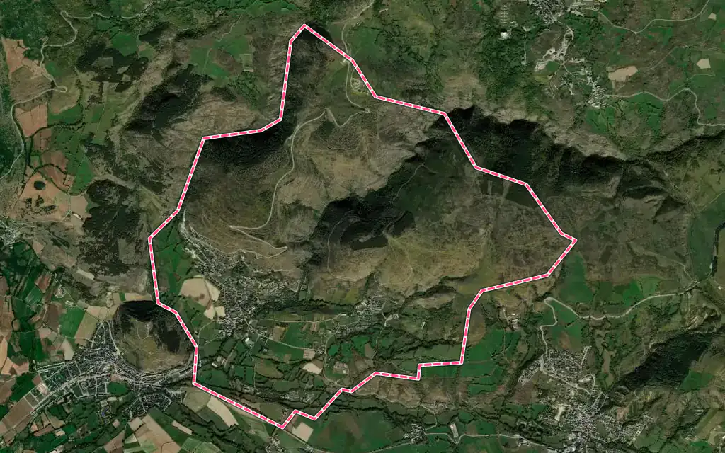 Vue satellite de Estavar avec ses contours administratifs