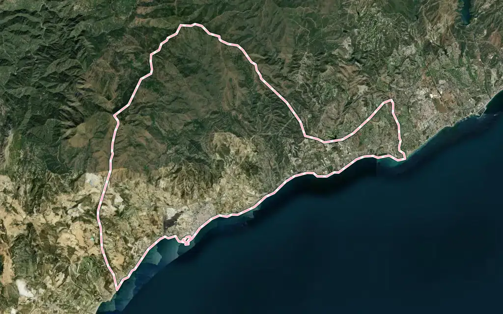 Vista satélite de Estepona con su contorno administrativo