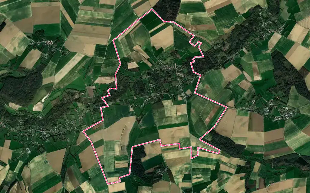 Vue satellite de Estrée-Wamin avec ses contours administratifs
