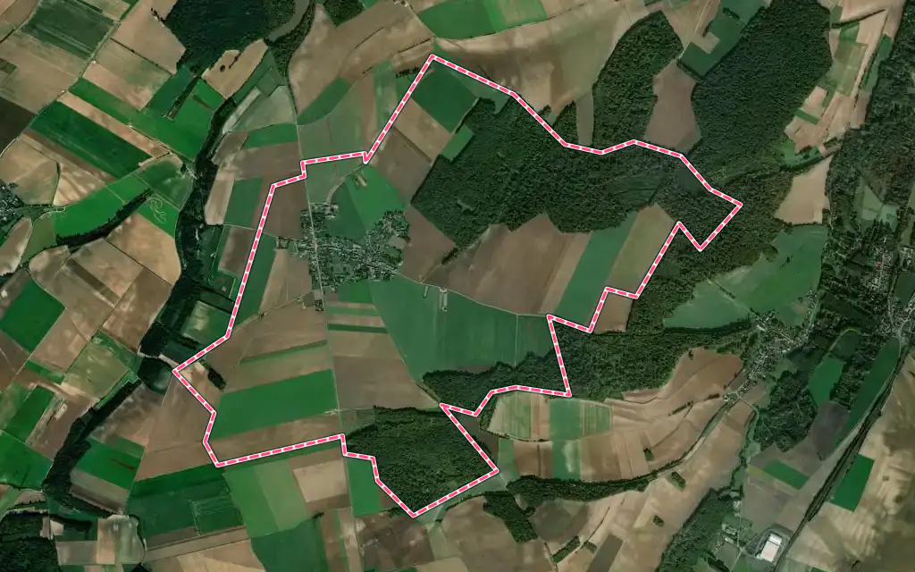 Vue satellite de Estrées-sur-Noye avec ses contours administratifs