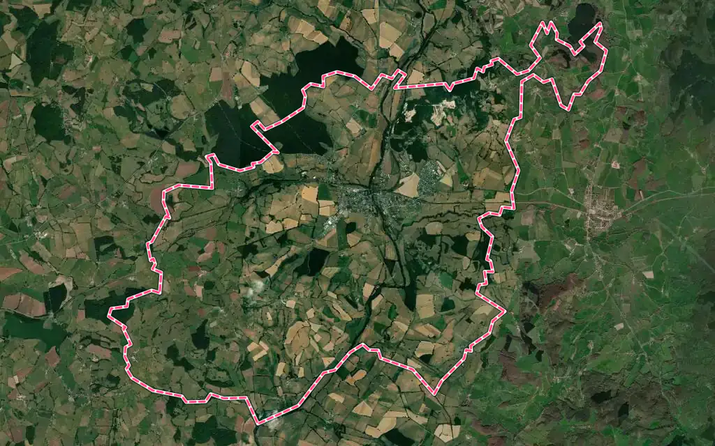 Vue satellite de Étang-sur-Arroux avec ses contours administratifs