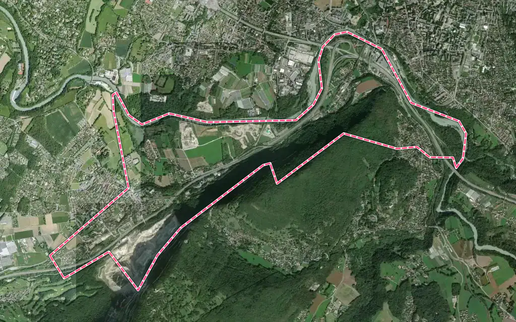 Vue satellite de Étrembières avec ses contours administratifs