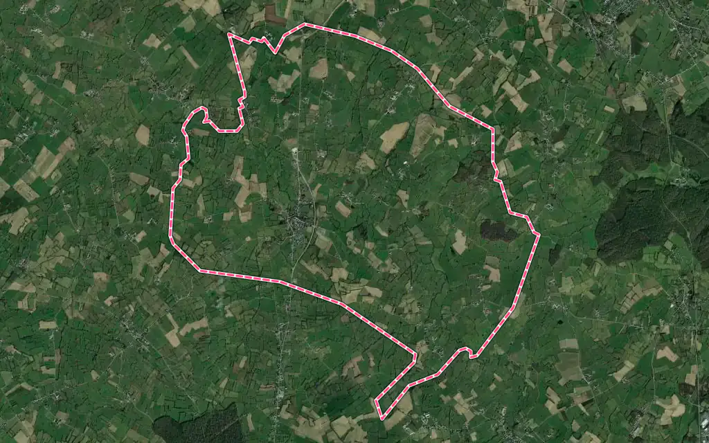 Vue satellite de Étrœungt avec ses contours administratifs