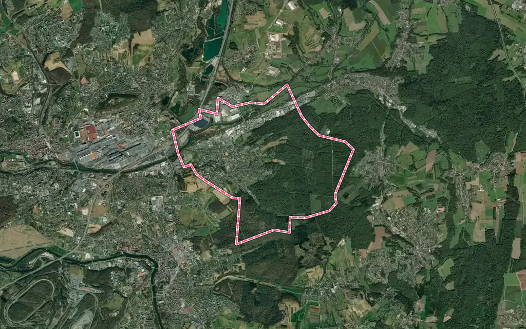 Vue satellite de Étupes avec ses contours administratifs