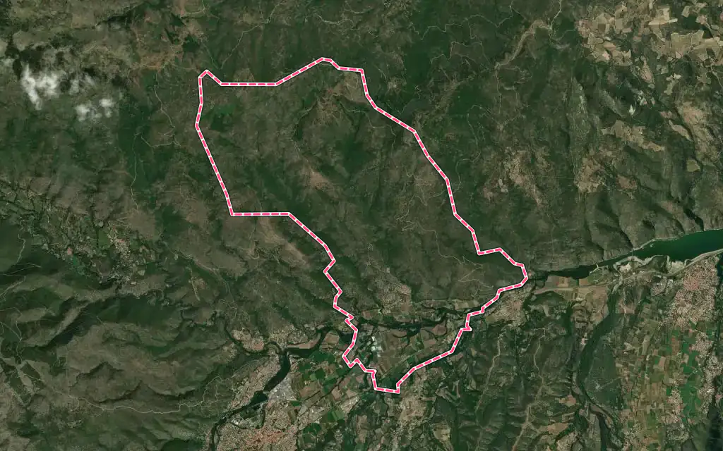 Vue satellite de Eus avec ses contours administratifs