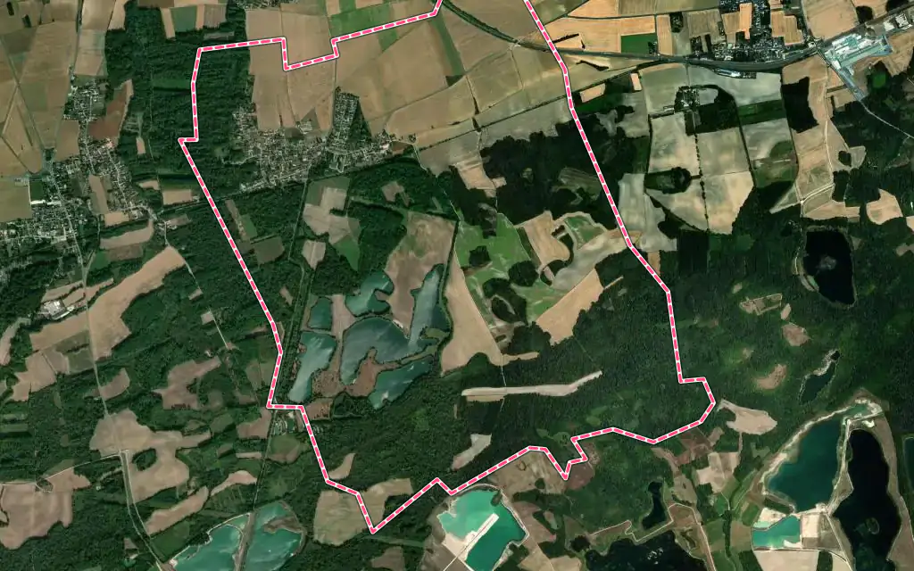 Vue satellite de Everly avec ses contours administratifs