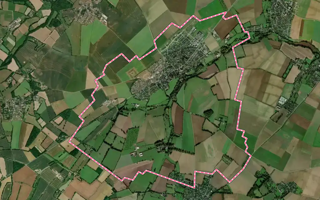 Vue satellite de Évrecy avec ses contours administratifs