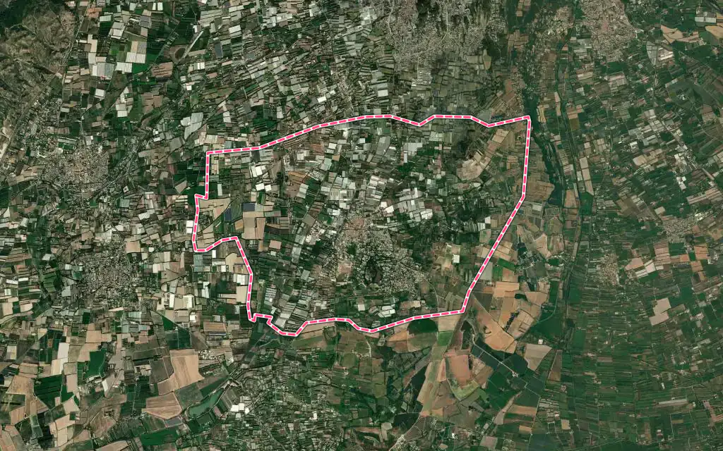 Vue satellite de Eyragues avec ses contours administratifs