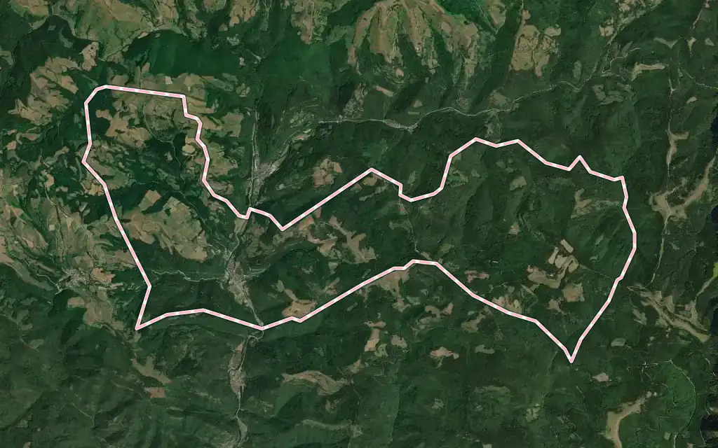 Vista satélite de Ezcároz / Ezkaroze con su contorno administrativo