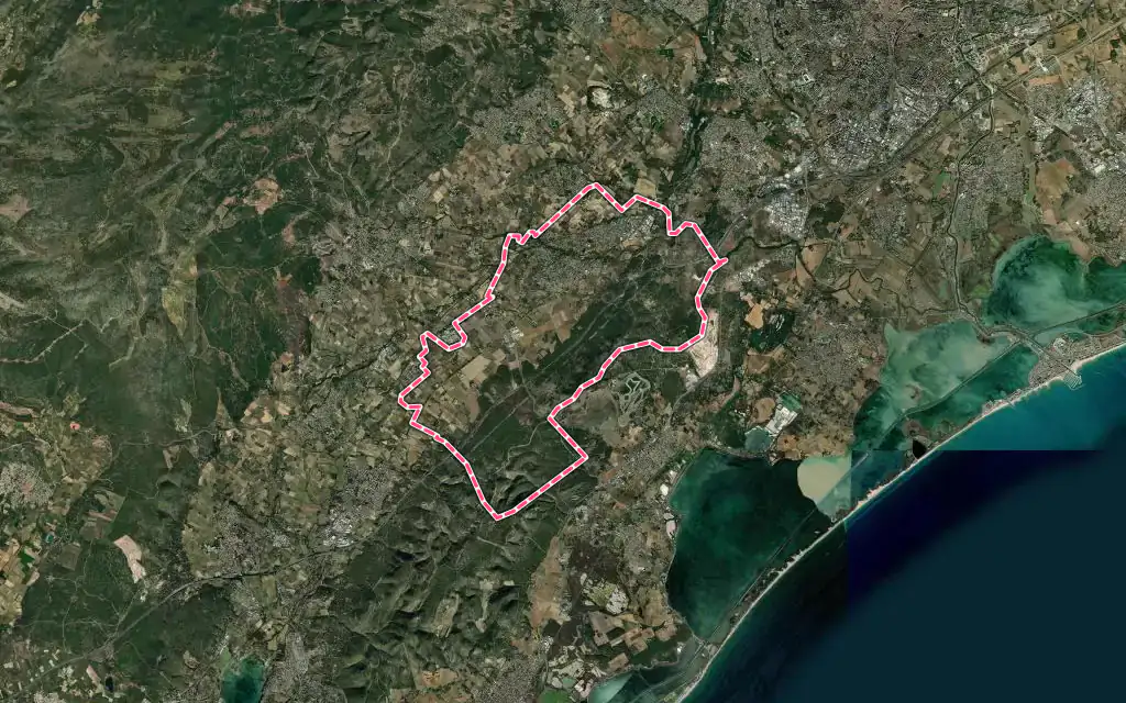 Vue satellite de Fabrègues avec ses contours administratifs