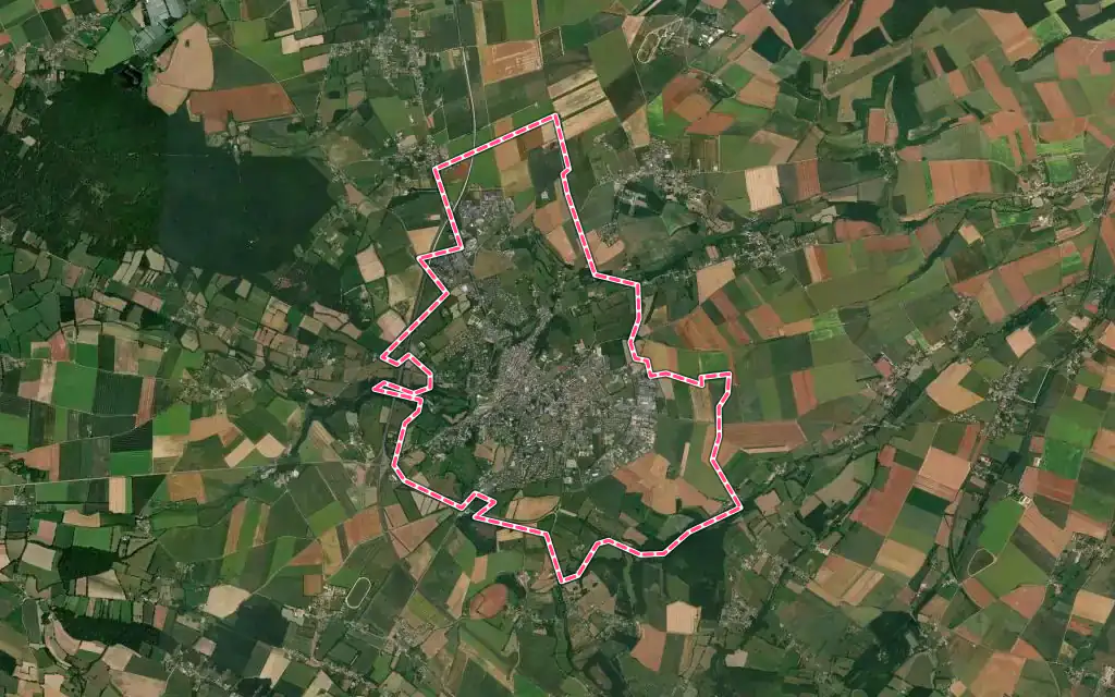 Vue satellite de Falaise avec ses contours administratifs