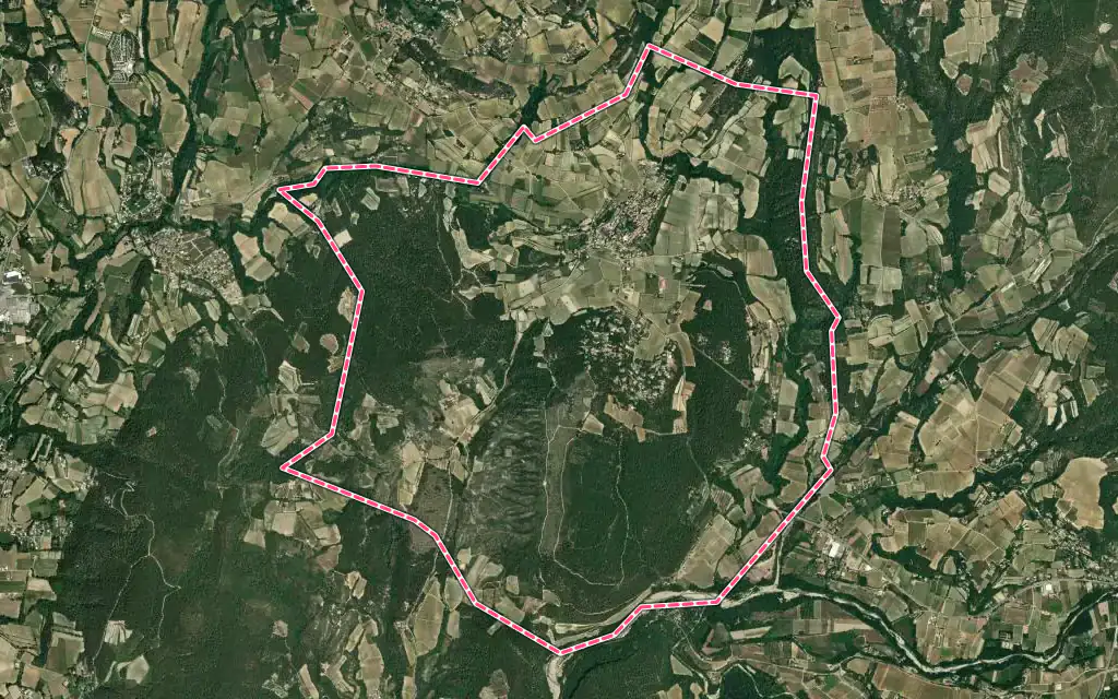 Vue satellite de Faucon avec ses contours administratifs