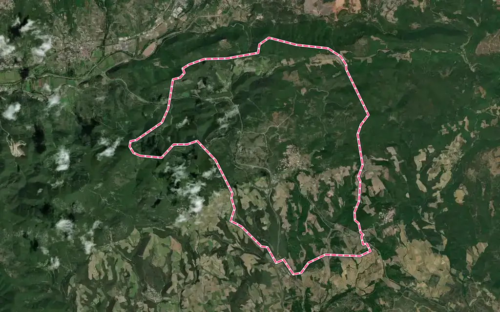 Vue satellite de Faugères avec ses contours administratifs