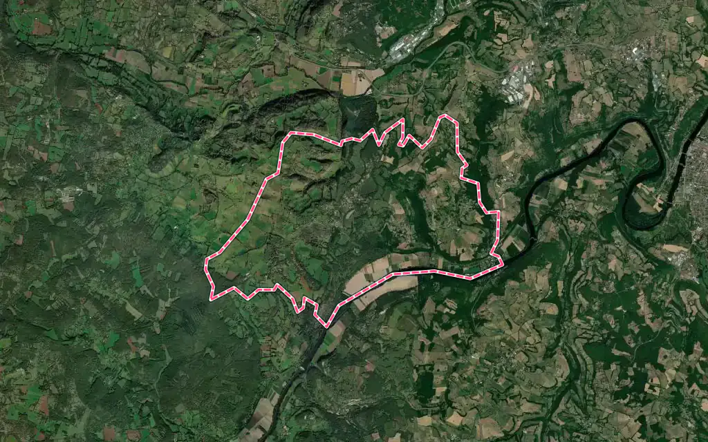 Vue satellite de Faycelles avec ses contours administratifs