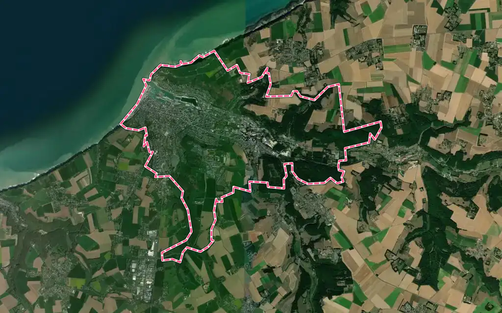 Vue satellite de Fécamp avec ses contours administratifs