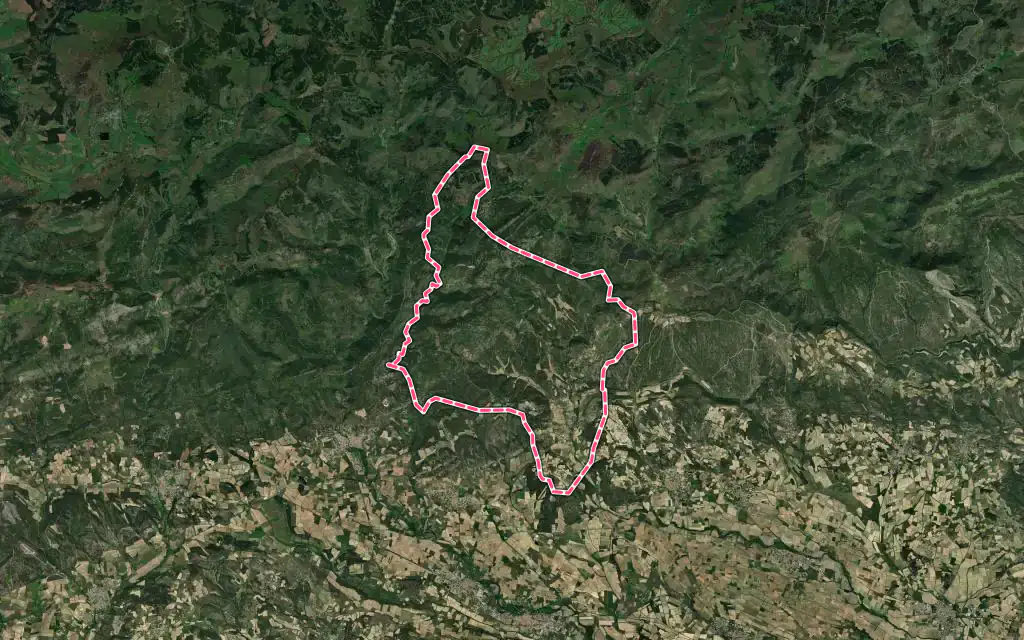Vue satellite de Félines-Minervois avec ses contours administratifs